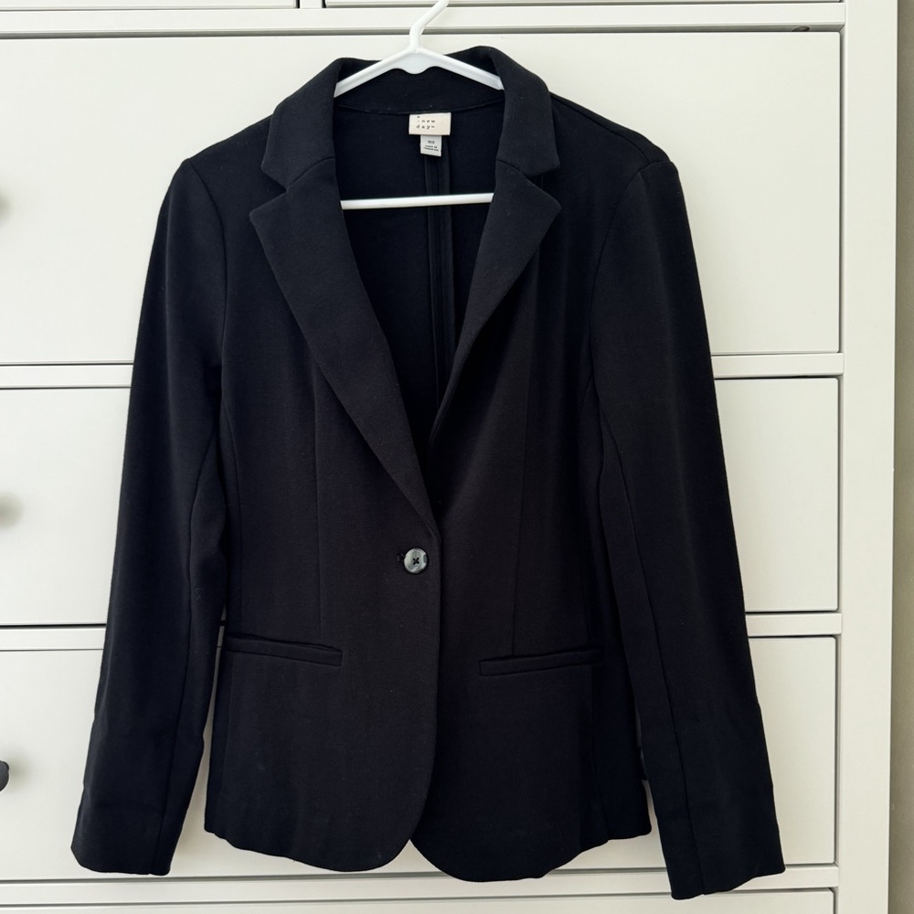 Target A New Day black blazer XS. Nothing wrong with it! Only wore it once!